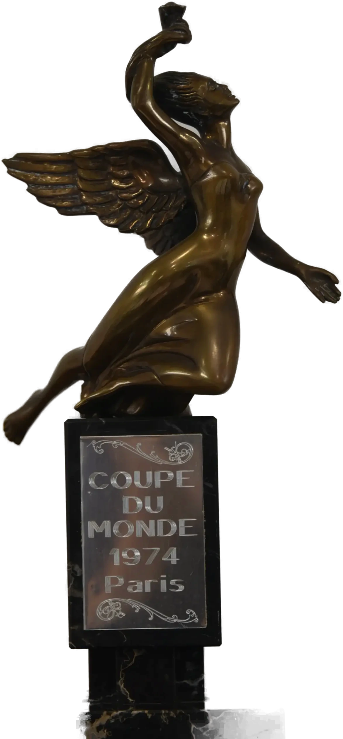 Il trofeo della Coppa del Mondo. Parigi, 1974.